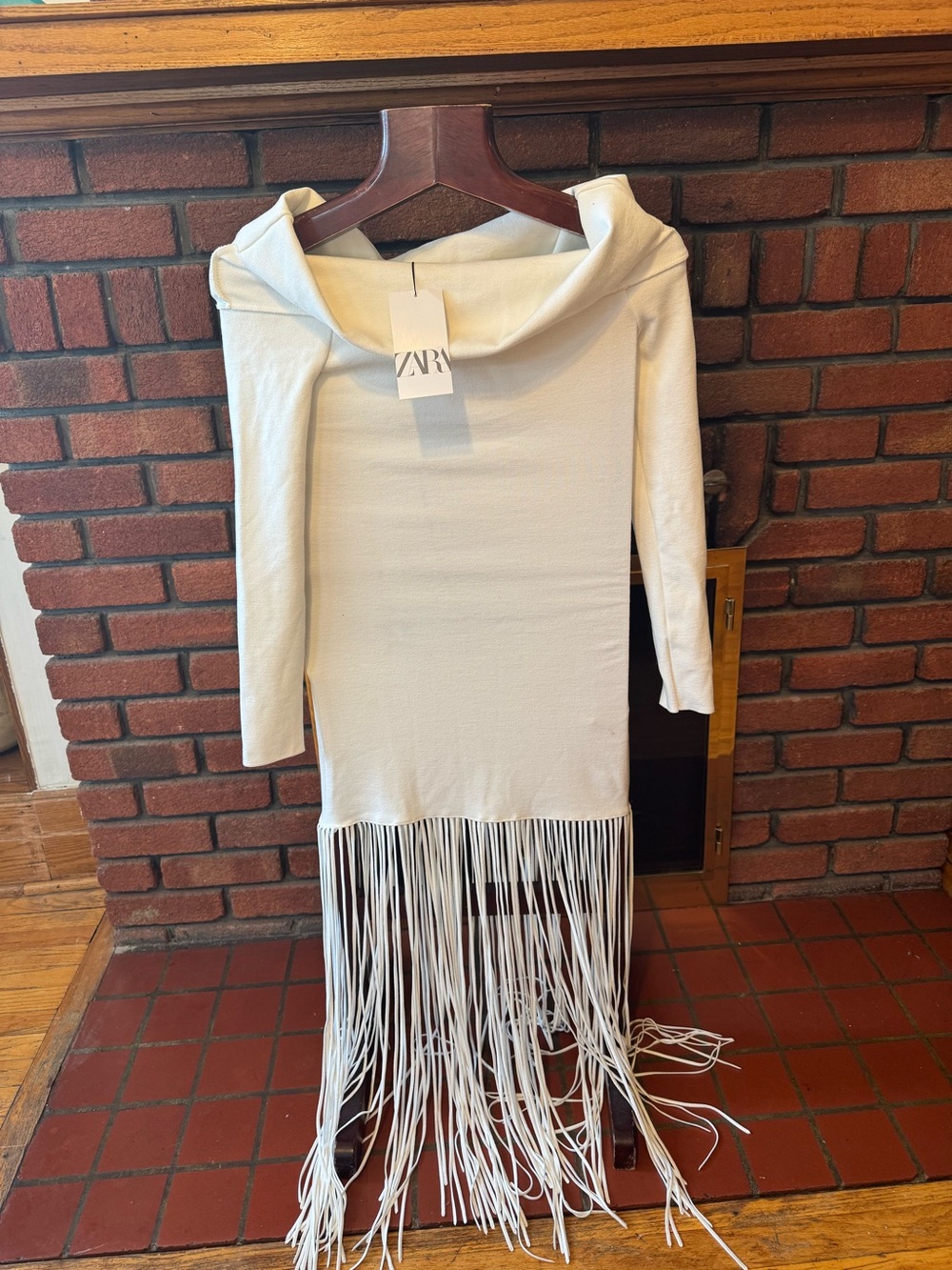 Brand new Zara  white fine thin knit Fringe dress size M with tags